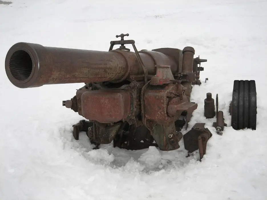 WW1 cannon in the snow