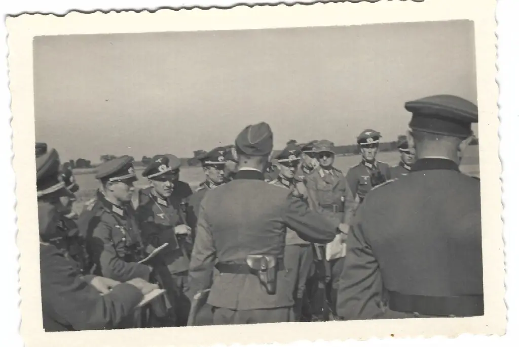 German officers talking during WW2