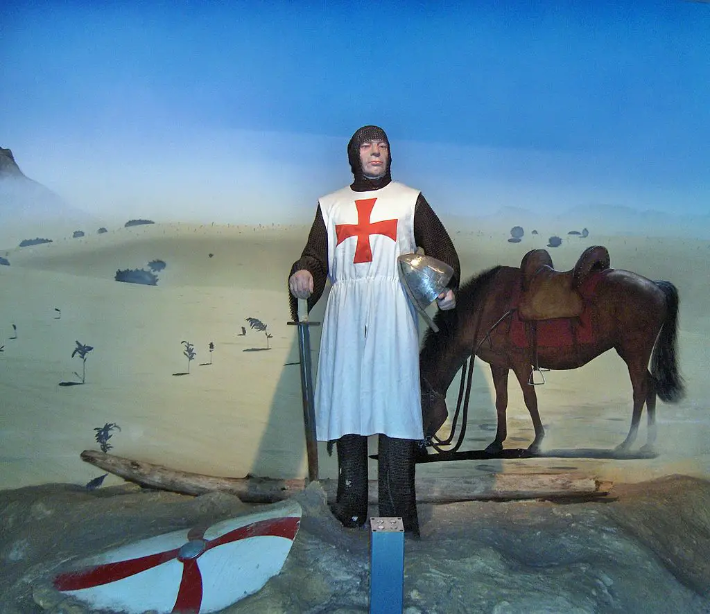 a model dressed as Knights Templar