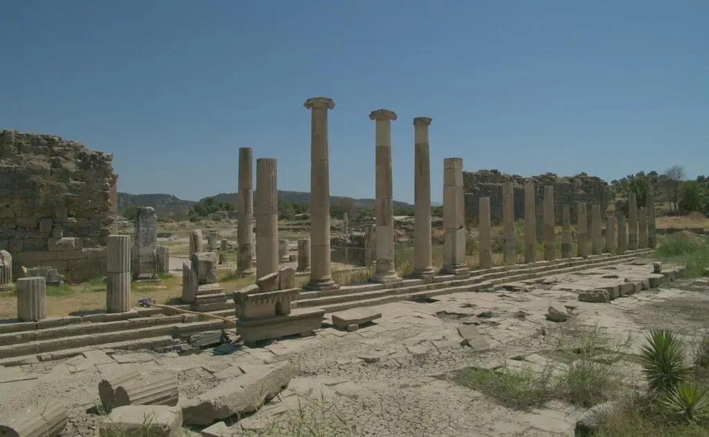 ancient roman columns 