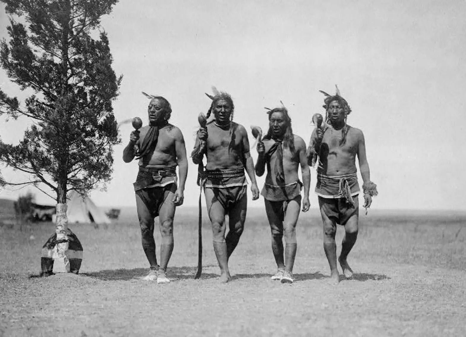 Воинственные индейцы. Арикара индейцы. Индейцы чарруа Уругвай. Племя Кроу индейцы. Индейцы Северной Америки племена.