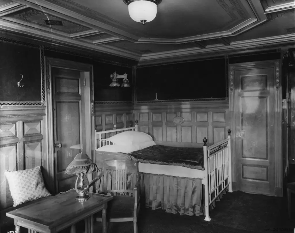 Black and white photograph of a bedroom on the Titanic